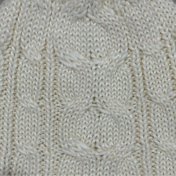 GAP Women’s Cable Knit Beanie Hat in the Size M/L in Ecru Color - Picture 3 of 4